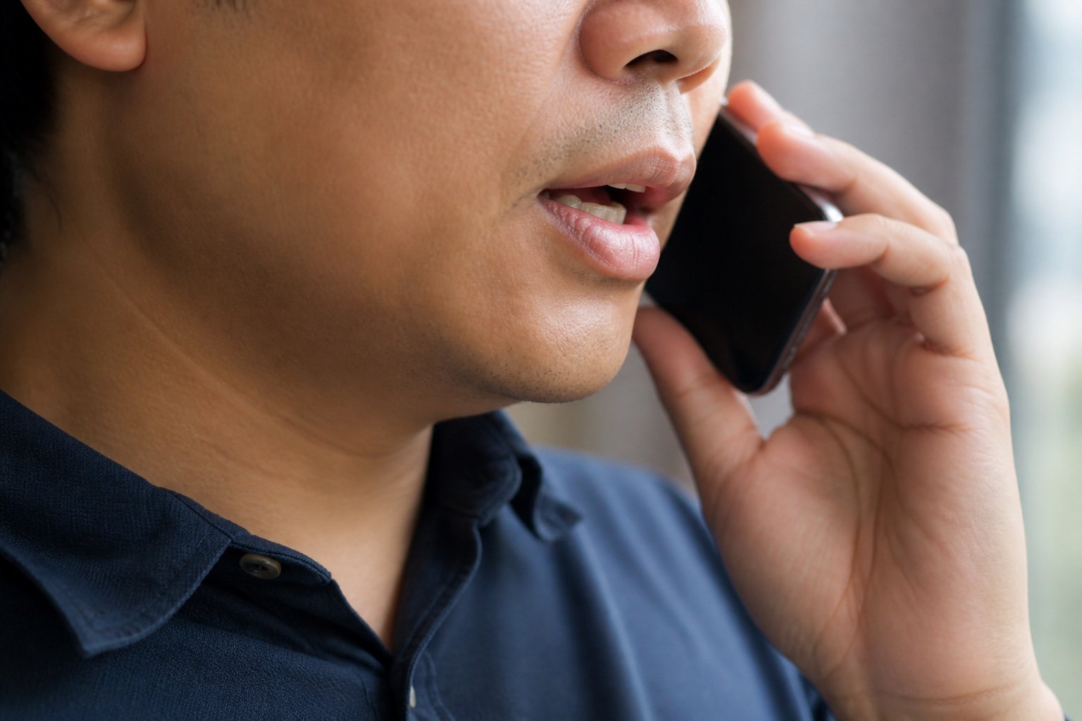 A permanent residence applicant reporting an important change by phone